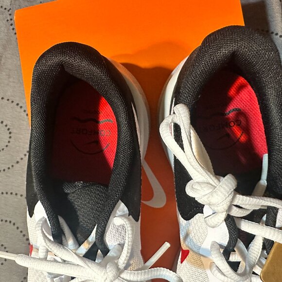 NIKE REVOLUTION 7 RUNNING WHITE RED & BLACK SHOES SIZE 8 7.5  7 MEN NEW IN BOX - Picture 5 of 7